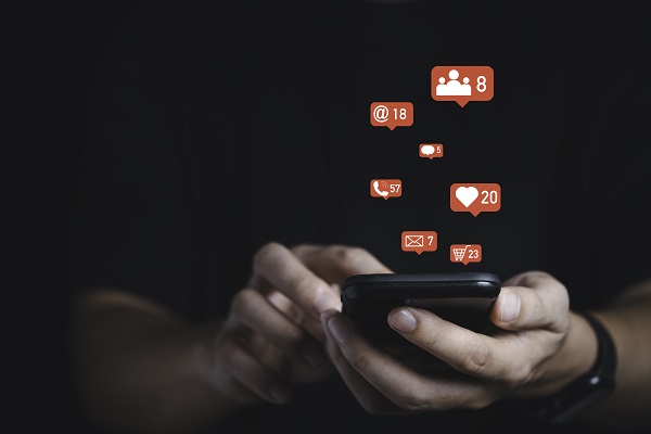 SNS広告運用代行におすすめの外注先2選とそれぞれへの依頼方法