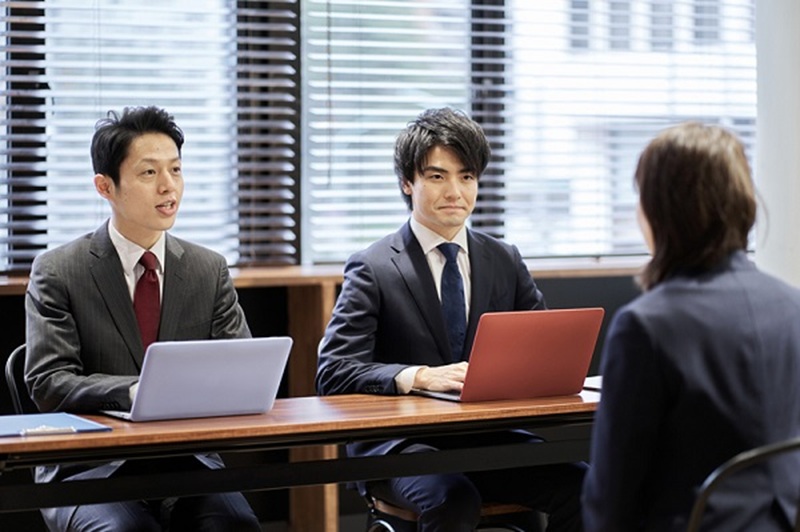 正社員を雇う際にかかる費用はどれくらい？必要手続きや注意点を解説